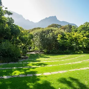 https://vineyard-hotel.hotels-capetown.com
